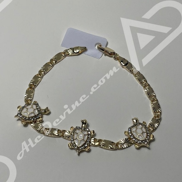 White Turtle Bracelet (gold plated) - Picture 3 of 6